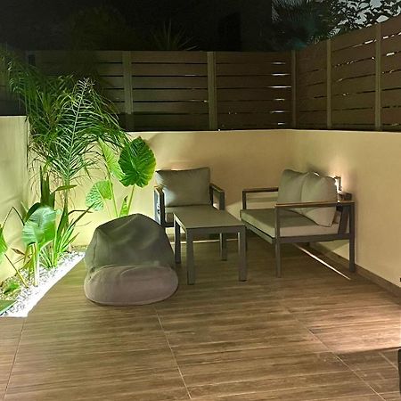 Haris White Apartment Roussospition Luaran gambar
