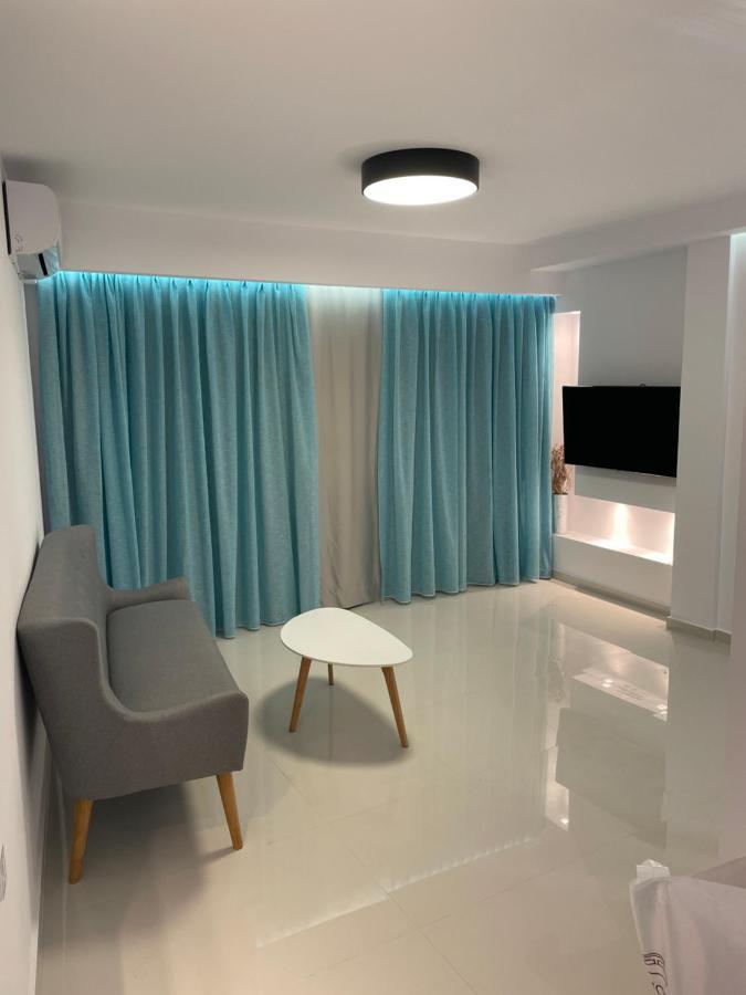 Haris White Apartment Roussospition Luaran gambar