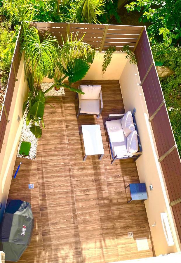 Haris White Apartment Roussospition Luaran gambar