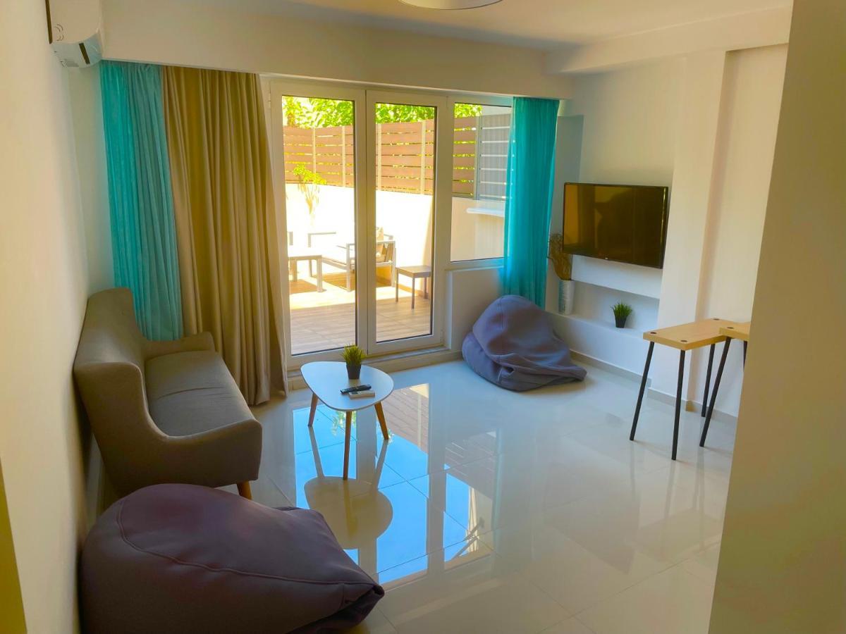 Haris White Apartment Roussospition Luaran gambar