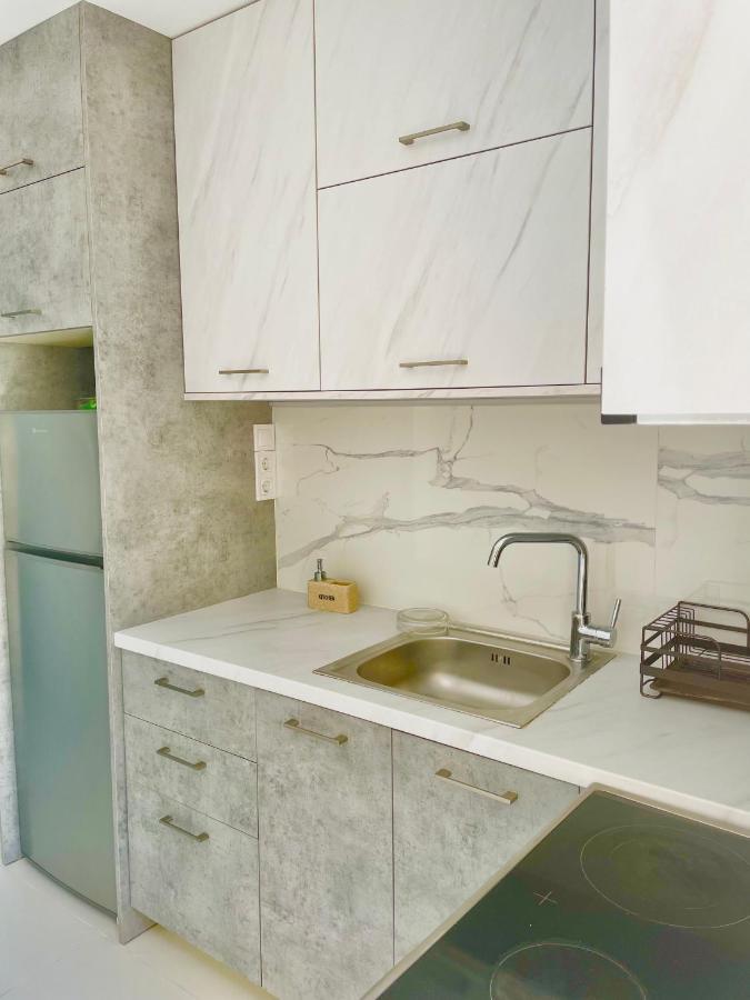 Haris White Apartment Roussospition Luaran gambar