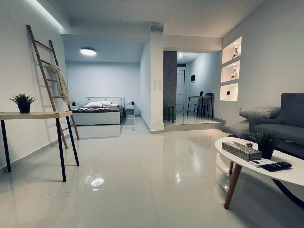 Haris White Apartment Roussospition Luaran gambar